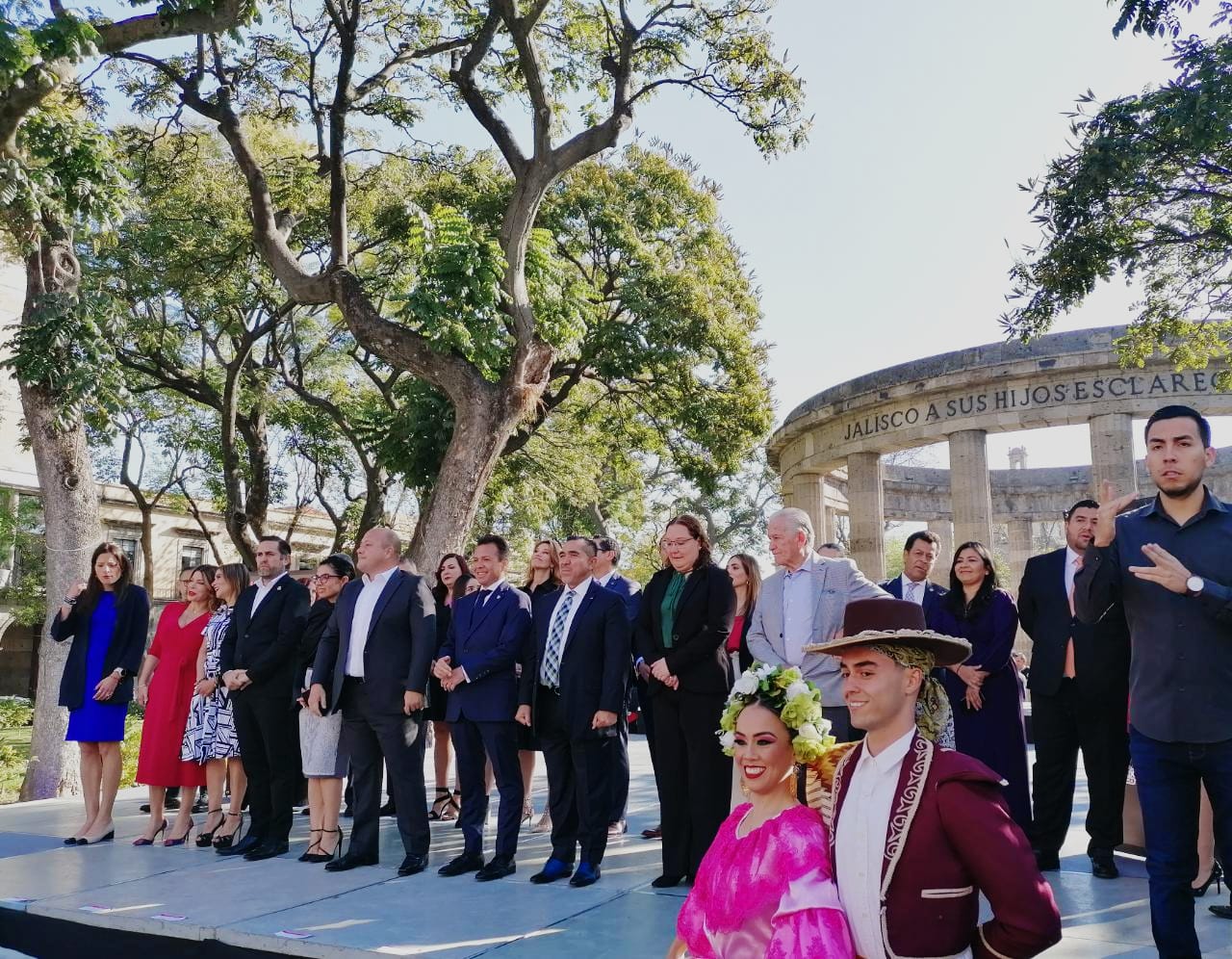 Con mañanitas, picones y chocolate festejan en el centro el cumpleaños 481 de Guadalajara