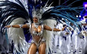 Escuelas de samba de élite desfilan por el Sambódromo