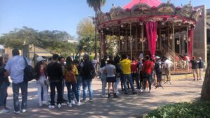 Carrusel del Jardín Reforma brinda diversión y hasta recuerdos a tapatíos en jornada dominical - ZMG Noticias