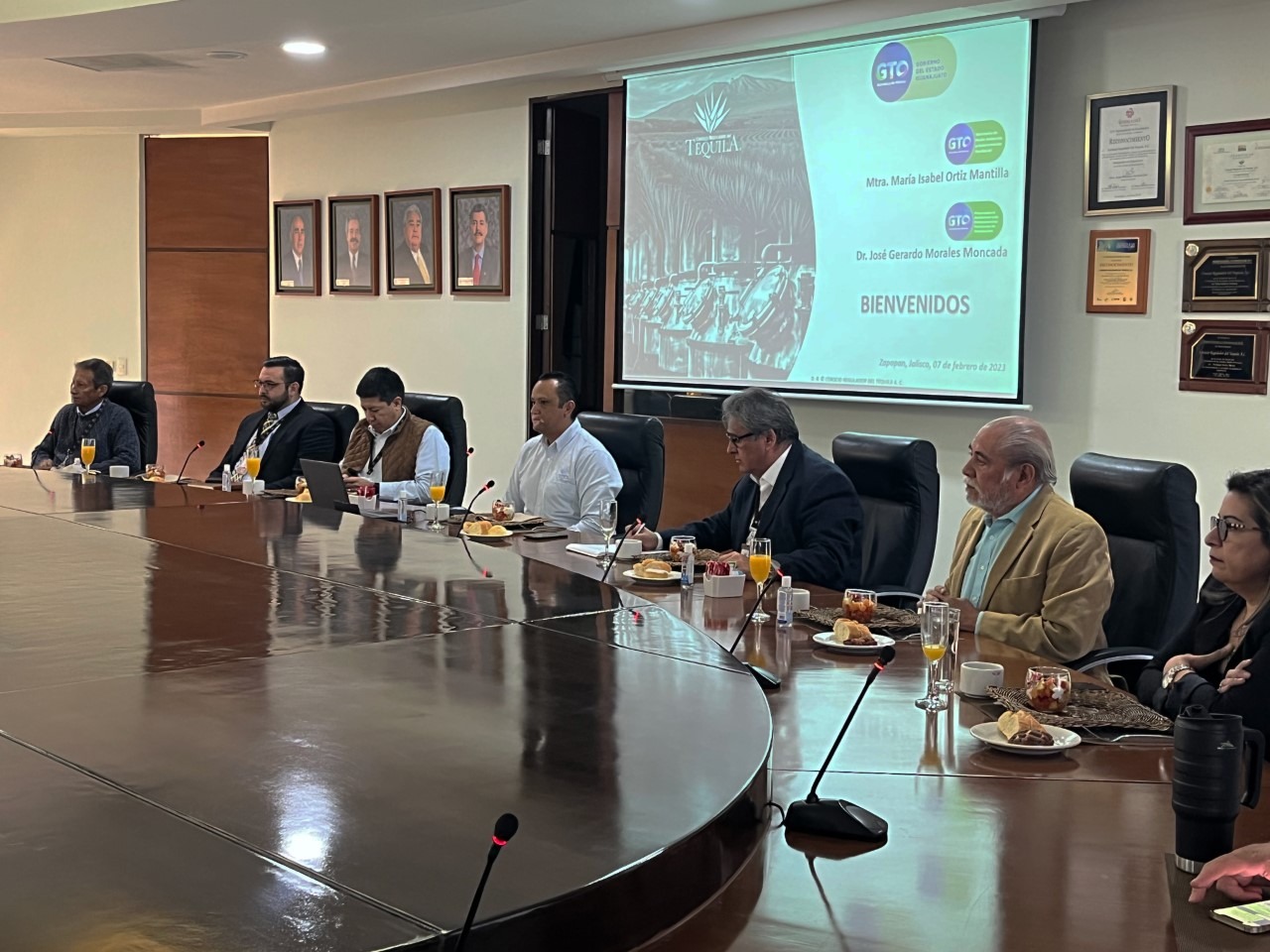 Por un desarrollo sustentable del sector tequilero, CRT y gobierno de Guanajuato fortalecen lazos - ZMG Noticias