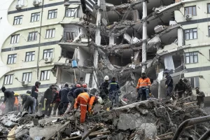 Más de 2 mil 300 fallecidos por sismo: mil 489 en Turquía y 851 en Siria