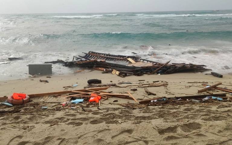 Suben a 62 los muertos por naufragio en Italia; sigue la búsqueda de migrantes