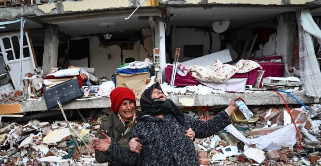 Expertos alemanes estiman que los muertos por el sismo en Turquía y Siria podrían superar los 90 mil