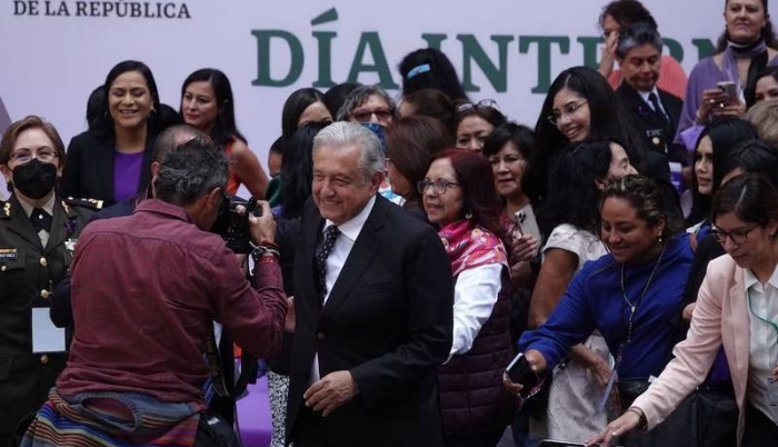 AMLO dice que las mujeres son el motor de la 4T, las felicita por Día Internacional de la Mujer - ZMG Noticias