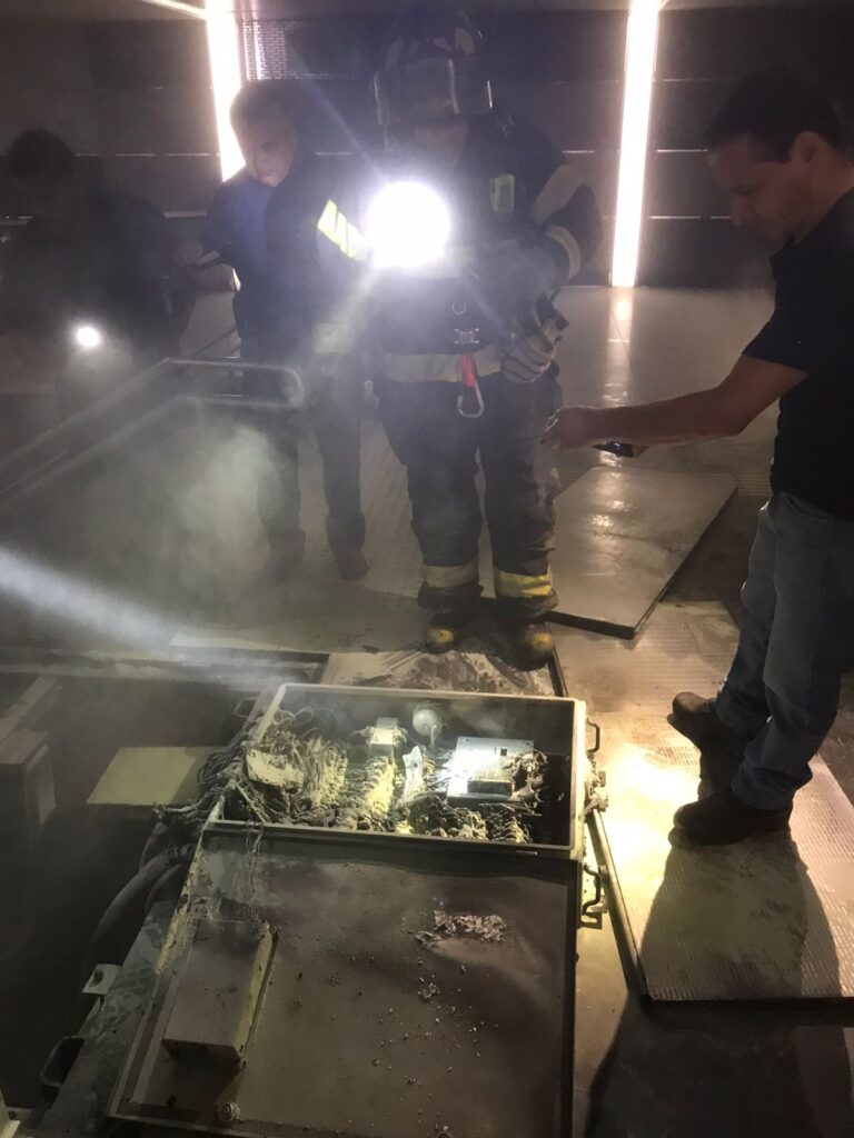 Corto circuito genera incendio en estación del Tren Ligero de Guadalajara - ZMG Noticias