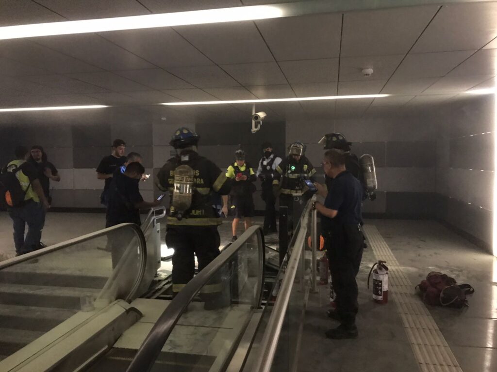 Corto circuito genera incendio en estación del Tren Ligero de Guadalajara - ZMG Noticias