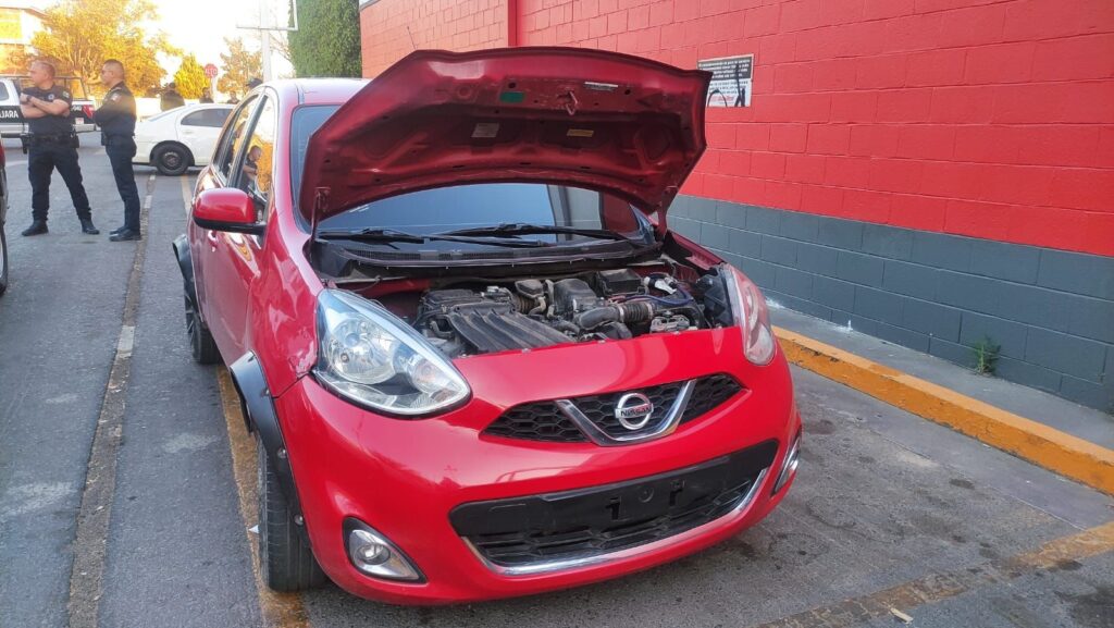 Tras persecución recuperan dos vehículos y detienen a dos - ZMG Noticias