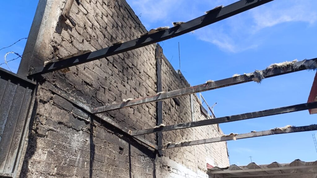 Se incendia un tejaban por quemar hojas y ramas - ZMG Noticias