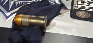 Policías aseguran granada a hombre que orinaba en la calle - ZMG Noticias