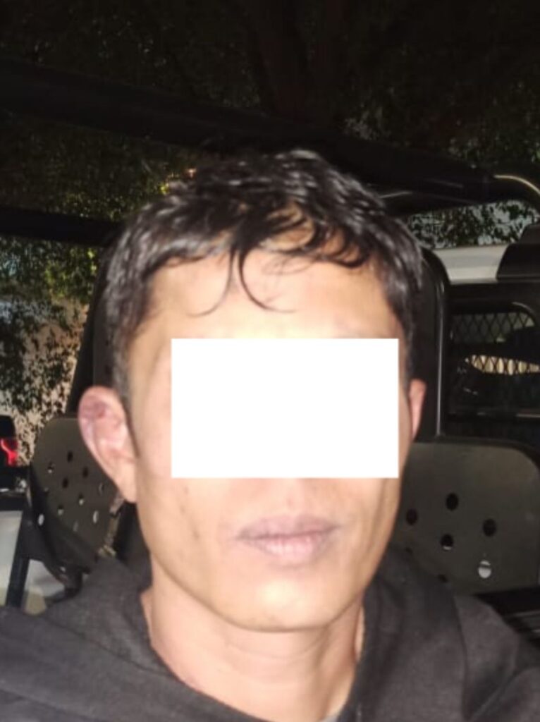 Policías aseguran granada a hombre que orinaba en la calle - ZMG Noticias