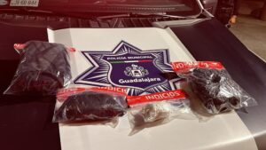 DETIENEN A DOS EN MOTO CON CERCA DE 650 GRAMOS DE PRESUNTA MARIHUANA - ZMG Noticias