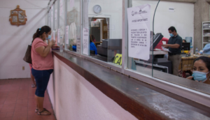 Deudores de pensión no podrían tramitar credencial del INE ni licencias