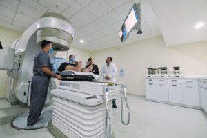 Acelerador lineal para radioterapias entregado al Instituto Jalisciense de Cancerología podría salvar miles de vidas - ZMG Noticias