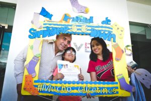 Con calcetines locos y de colores, conmemoran los logros de las personas con Síndrome de Down - ZMG Noticias