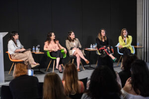 A paso lento, pero aumenta la inclusión digital de las mujeres - ZMG Noticias