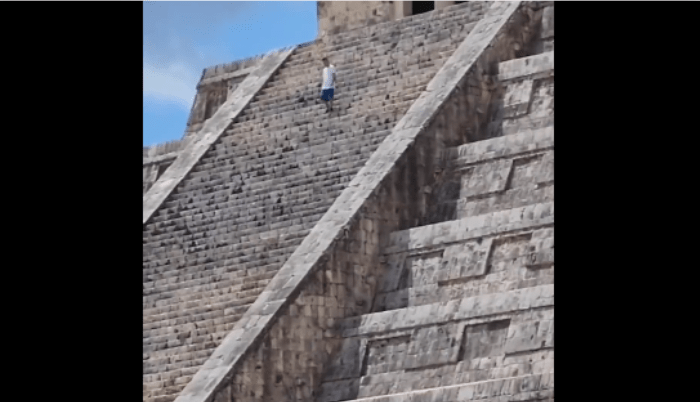 El turista que, a pesar de la prohibición, subió a la pirámide de Chichén Itzá será multado - ZMG Noticias