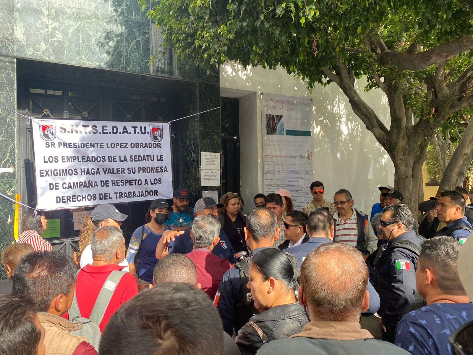 Cientos de empresarios y trabajadores del campo afectados por huelga y cierre de oficinas del Registro Agrario Nacional - ZMG Noticias Cientos de empresarios y trabajadores del campo afectados por huelga y cierre de oficinas del Registro Agrario Nacional - ZMG Noticias