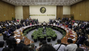 Nuevo revés a Plan B de AMLO: Juez ordena que trabajadora del INE siga en su cargo - ZMG Noticias