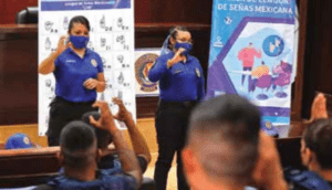 Con lenguaje de señas policías salvan a mujer sorda que amenazaba con suicidarse - ZMG Noticias