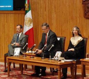 Ante comunidad de la U de G, canciller Marcelo Ebrard presentó su libro, El Camino de México - ZMG Noticias