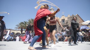 Realizan La Cuereada tradicional de sábado de Gloria en San Martín de las Flores - ZMG Noticias