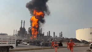 Incendio en refinería de Pemex en Salina Cruz, Oaxaca