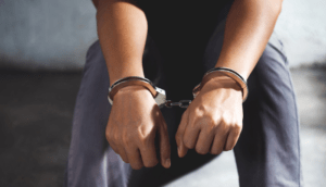 Fiscalía de Jalisco detiene a 5 policías de 2 municipios