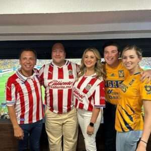 Apuestan Enrique Alfaro y Samuel García 60 tablets para quien gane el campeonato de fútbol - ZMG Noticias