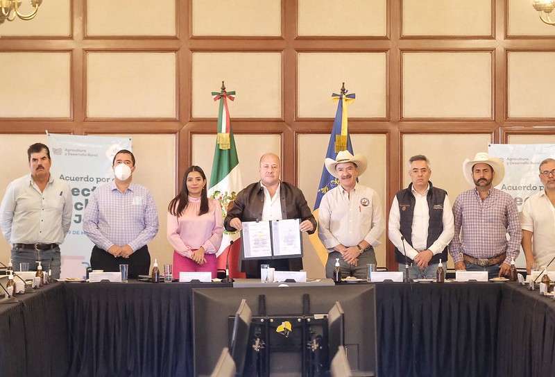 Acuerdan gobierno de Jalisco y lecheros unir esfuerzos por un mercado más justo - ZMG Noticias Acuerdan gobierno de Jalisco y lecheros unir esfuerzos por un mercado más justo - ZMG Noticias