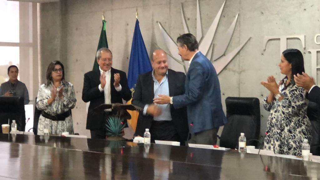 Entrega CRT reconocimiento al gobernador de Jalisco Enrique Alfaro - ZMG Noticias Entrega CRT reconocimiento al gobernador de Jalisco Enrique Alfaro - ZMG Noticias