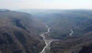 Guardabosques rescatan a hombre en la Barranca de Huentitán