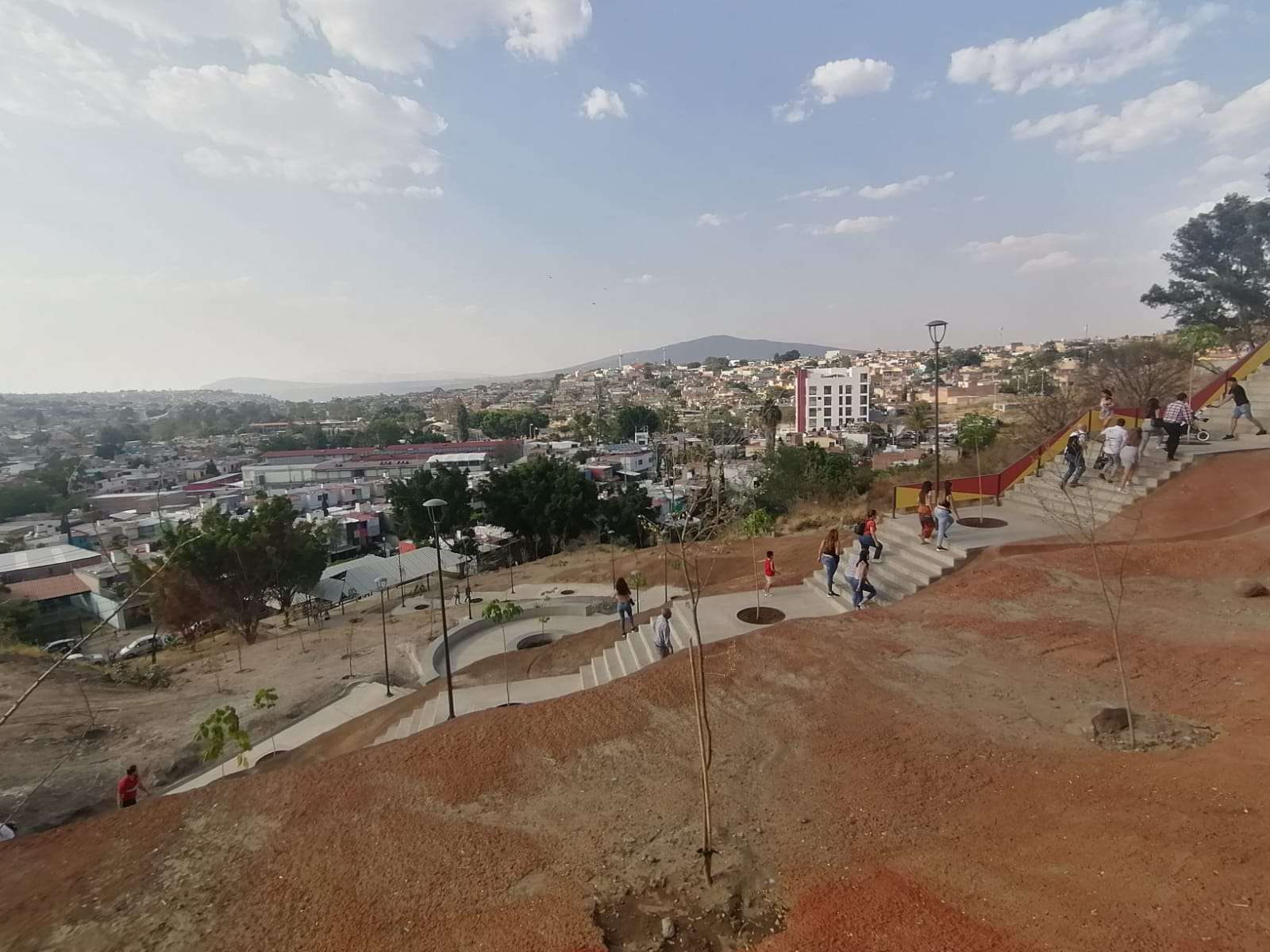 Vecinos del oriente de Guadalajara estrenan primera etapa del Parque Lineal Demóstenes - ZMG Noticias