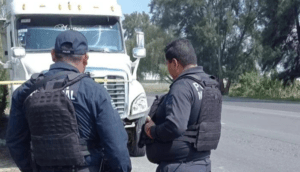 Motociclista es atropellado por un tráiler en Tlajomulco