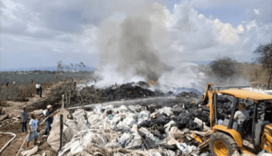 Basura y fugas de aguas negras rebasan al Ayuntamiento de Tonalá