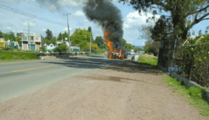 VIDEO: Balaceras paralizan varios municipios de Michoacán