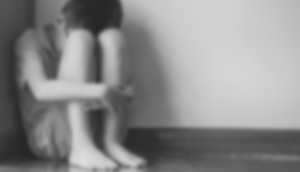 Una mujer que presuntamente quemó las manos de su hijo es vinculada a proceso