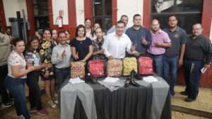 Comienza entrega de paquetes escolares en Tlajomulco con el programa Tlajo tiene 10 - ZMG Noticias