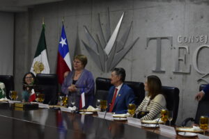 Entrega CRT galardón Águila en Vuelo a ex presidenta de Chile Michelle Bachelet - ZMG Noticias