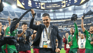 ‘Jimmy’ Lozano se queda en el Tricolor