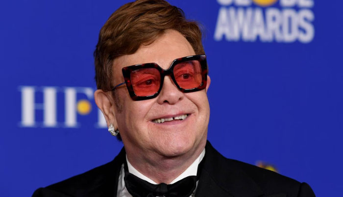 Elton John es hospitalizado de emergencia tras caída