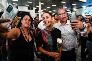 El Claudia Fest comenzó en Jalisco desde el aeropuerto y con mariachi
