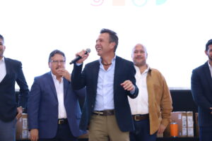 Estimaciones de Pablo Lemus sobre costo de útiles escolares causa risas y rechiflidos - ZMG Noticias