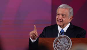 AMLO reitera que entregará el ‘bastón de mando’ esta semana al candidato de Morena