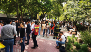 Más de 100 edificios evacuados por sismos en Cihuatlán