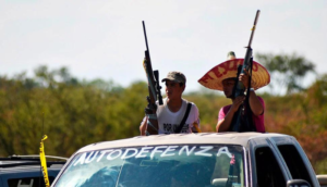 AMLO se opone a más autodefensas en Michoacán