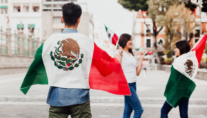 Trabajar el Día de la Independencia: ¿Debo recibir pago extra?