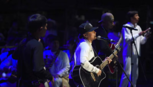 Yahritza y su Esencia son abucheados en el Zócalo previo al Grito de Independencia