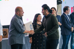 Reciben computadoras 980 maestras y maestros de primaria de Tlajomulco de Zúñiga - ZMG Noticias