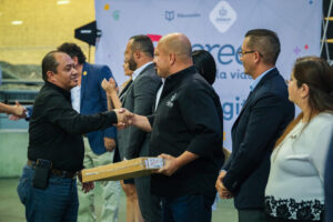 Entregan más de tres mil 500 computadoras a maestras y maestros de primaria de cuatro municipios - ZMG Noticias