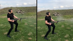 Elon Musk comparte video disparando el fusil más poderoso del mundo